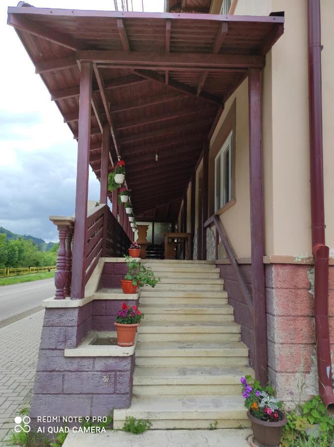 Pensiunea Viorica Fundu Moldovei Luaran gambar